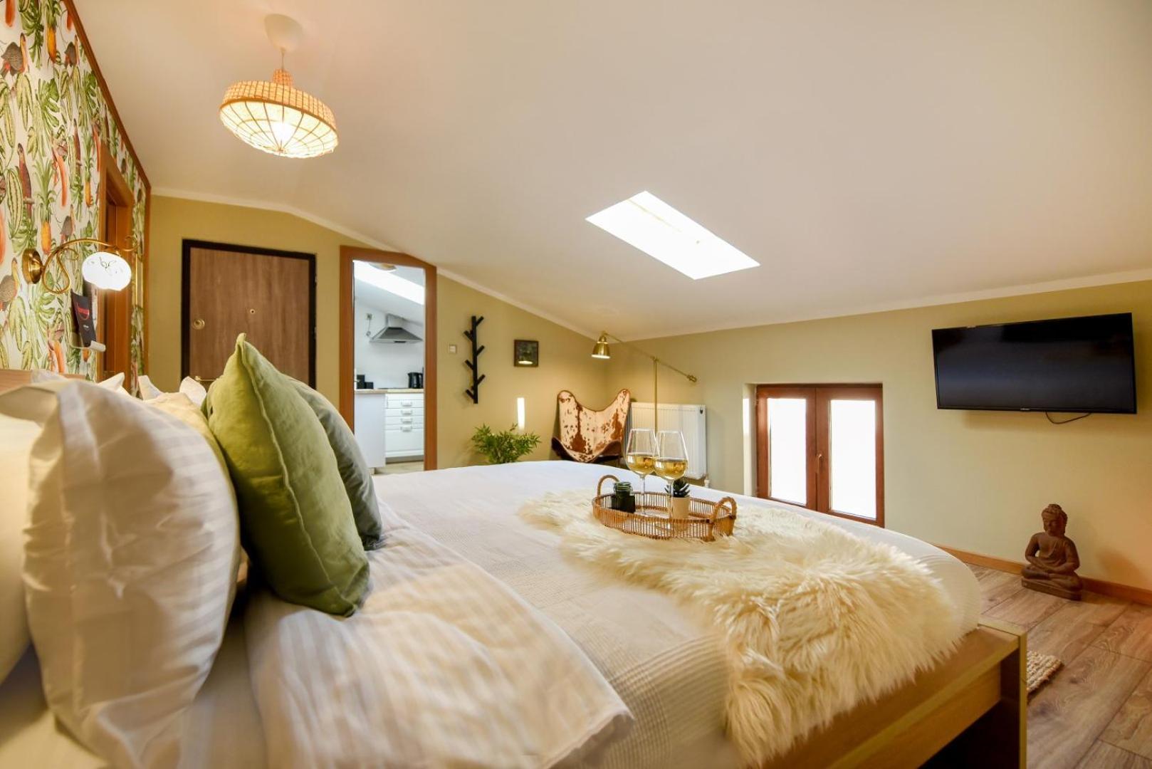 Historic Charm, Modern Comfort - Accommodation In The Heart Of The Old Town บูคาเรสต์ ห้อง รูปภาพ