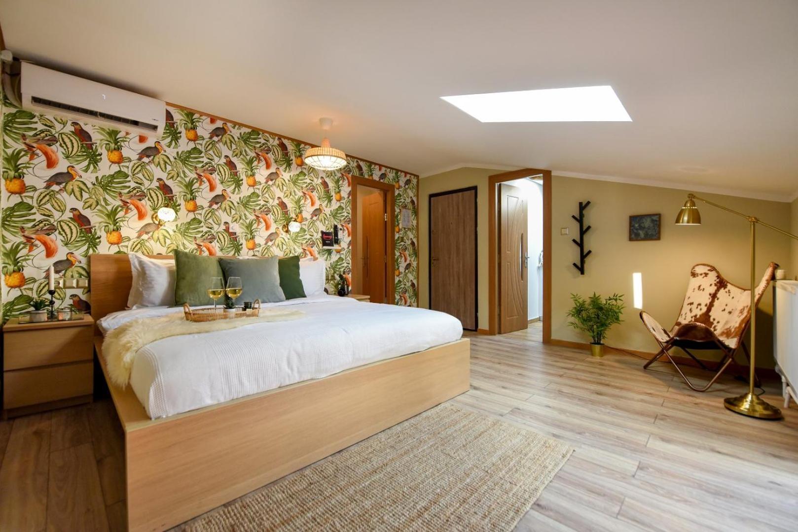 Historic Charm, Modern Comfort - Accommodation In The Heart Of The Old Town บูคาเรสต์ ห้อง รูปภาพ