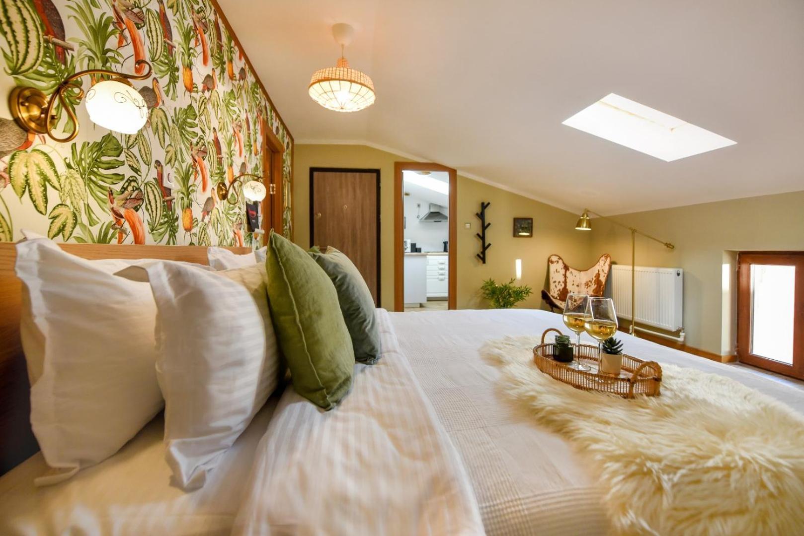Historic Charm, Modern Comfort - Accommodation In The Heart Of The Old Town บูคาเรสต์ ห้อง รูปภาพ