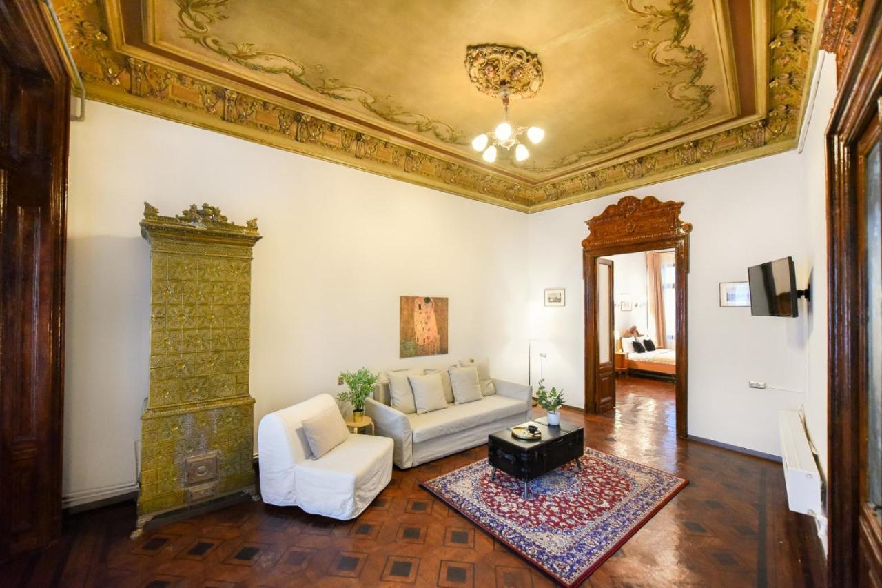 Historic Charm, Modern Comfort - Accommodation In The Heart Of The Old Town บูคาเรสต์ ภายนอก รูปภาพ